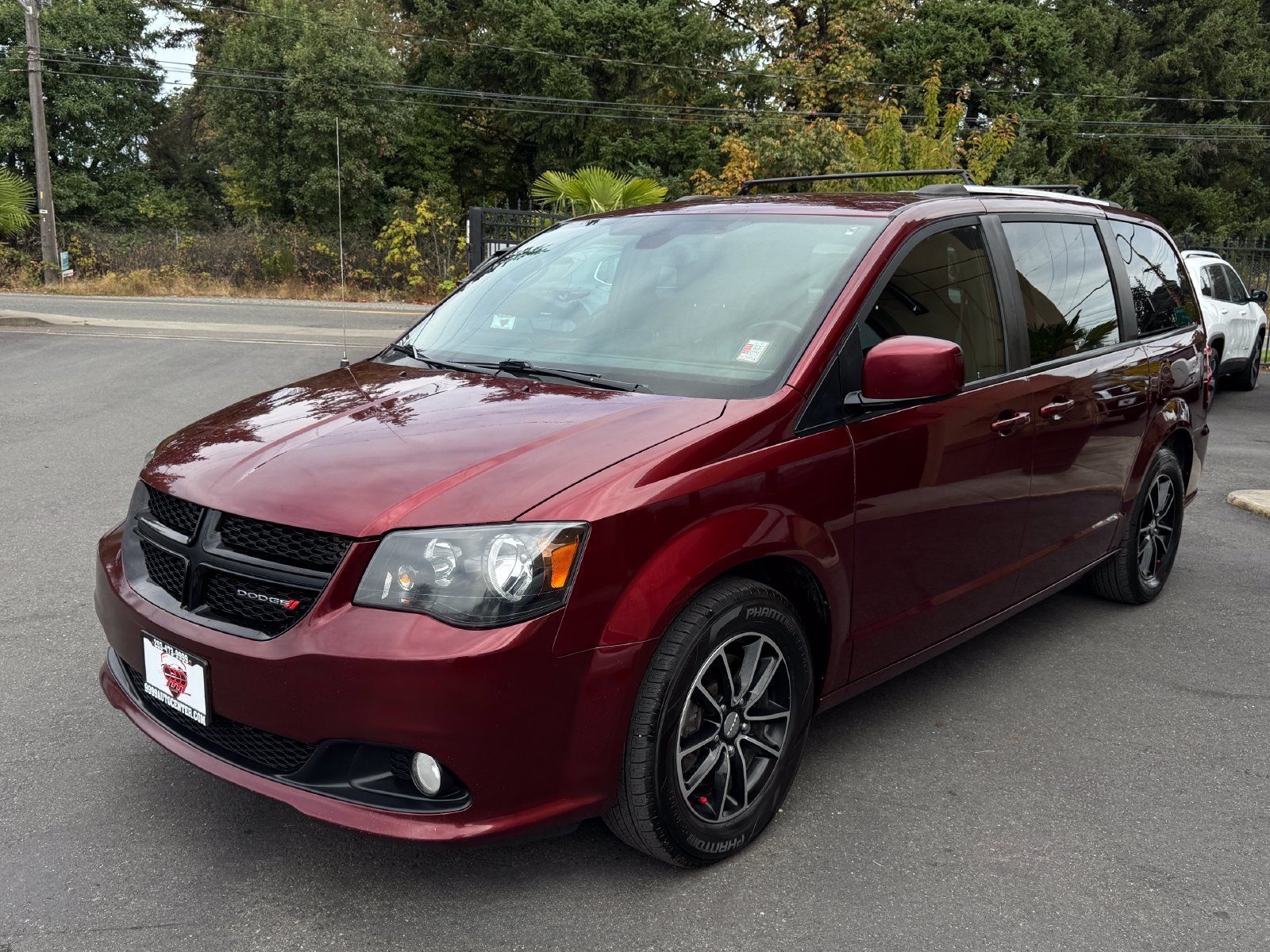 Used 2018 Dodge Grand Caravan SE FWD image 3
