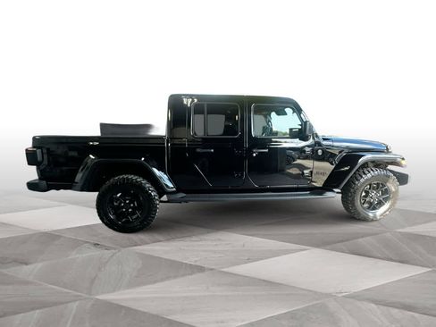 Used 2025 Jeep Gladiator Sport AWD/4WD image 9