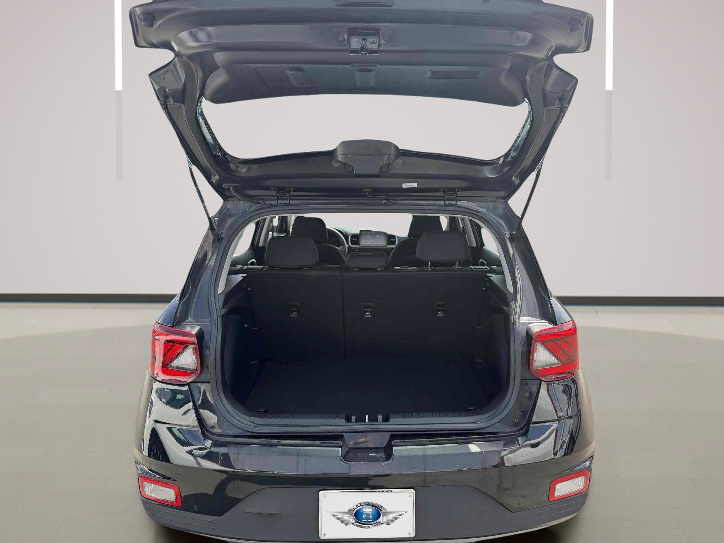 Used 2021 Hyundai Venue SE FWD image 9