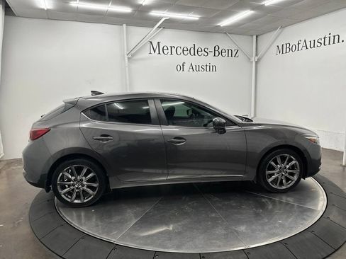 Used 2018 MAZDA MAZDA3 Grand Touring w/ Premium Equipment Package FWD image 8