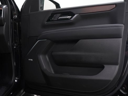 Used 2025 GMC Yukon XL Denali w/ Sun & Power Step Package AWD/4WD image 11