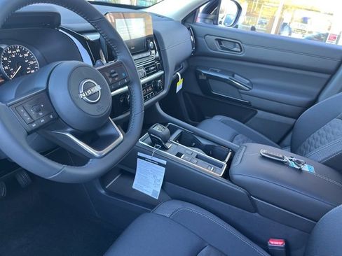 New 2025 Nissan Pathfinder SV image 10