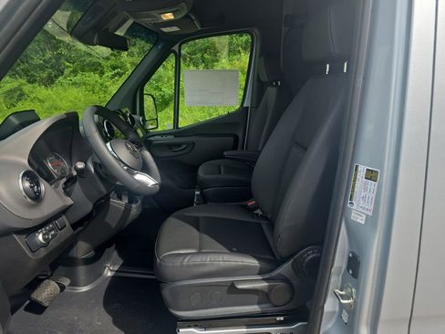 New 2025 Mercedes-Benz Sprinter 2500 image 9