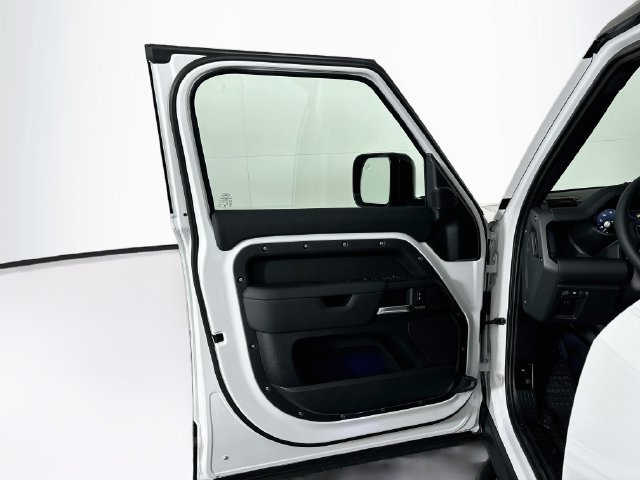 New 2026 Land Rover Defender 110 X-Dynamic SE AWD/4WD image 11