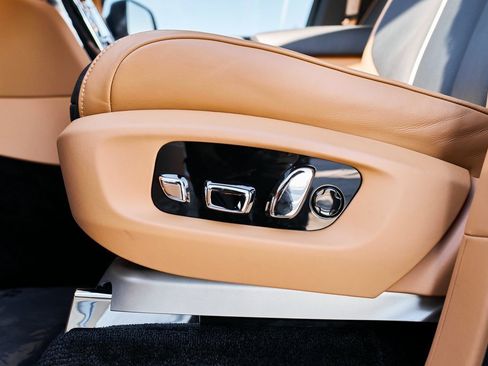 Used 2025 Rolls-Royce Cullinan image 44