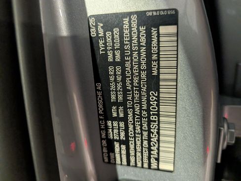 Used 2025 Porsche Macan image 42