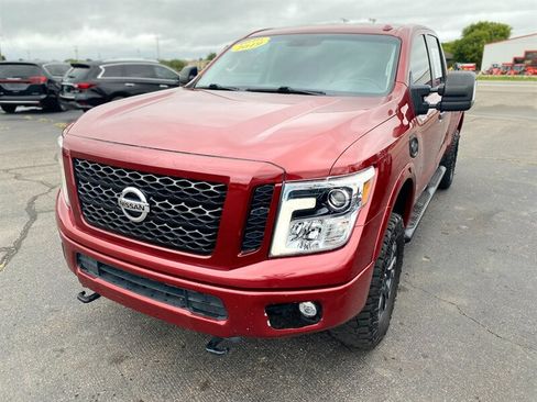 Used 2019 Nissan Titan PRO-4X image 4
