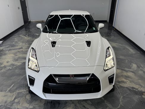 Used 2020 Nissan GT-R Premium AWD/4WD image 8
