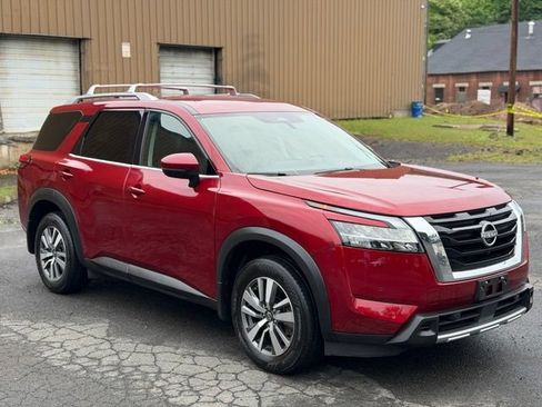 Used 2023 Nissan Pathfinder SL AWD/4WD image 12