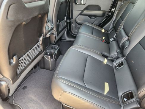 New 2025 Jeep Gladiator Sport image 19