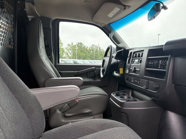 Used 2025 Chevrolet Express 2500 w/ Driver Convenience Package RWD image 21