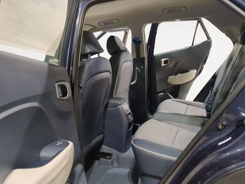 Used 2025 Hyundai Venue Limited image 13