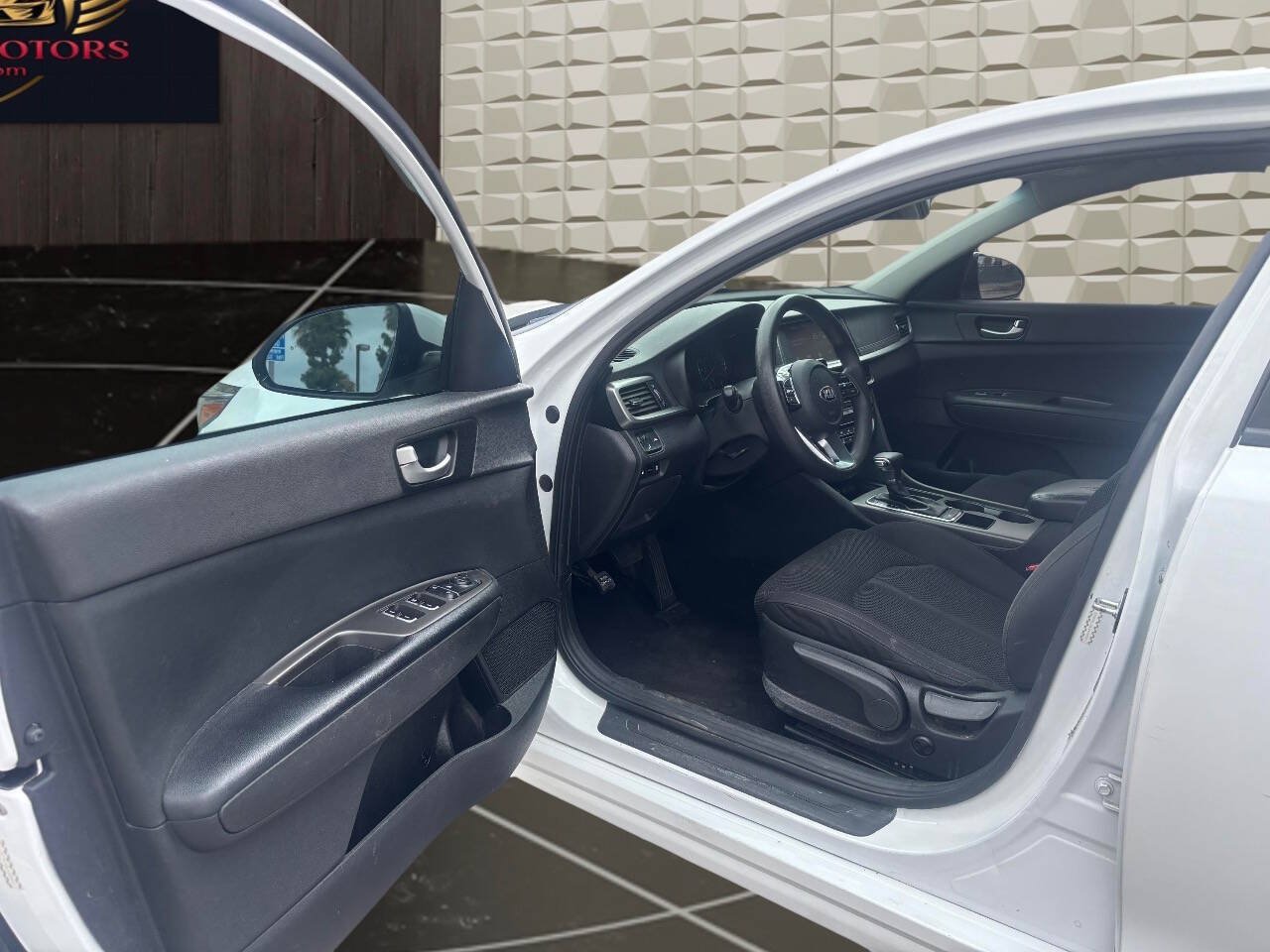 Used 2020 Kia Optima LX FWD image 9