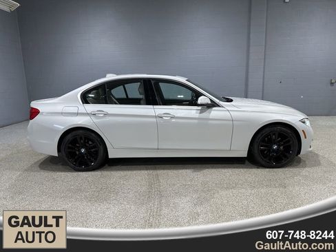 Used 2018 BMW 330i xDrive Sedan w/ Premium Package image 2