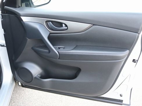 Used 2021 Nissan Rogue Sport S image 5