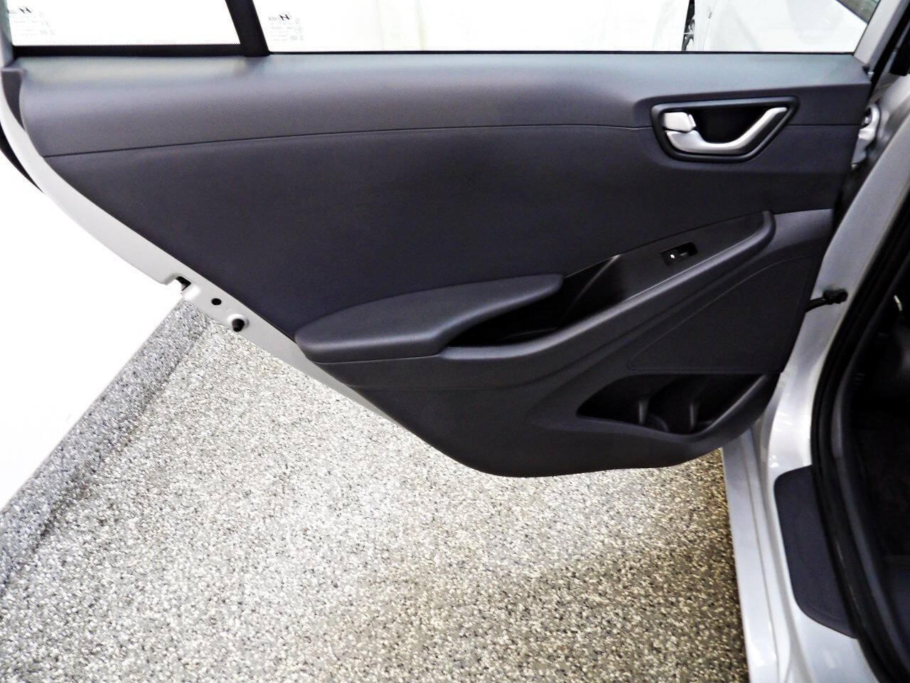 Used 2018 Hyundai Ioniq Blue FWD image 9