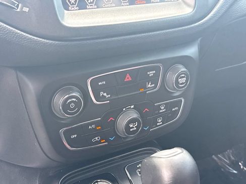 Used 2018 Jeep Compass Trailhawk w/ Leather Interior Group AWD/4WD image 19