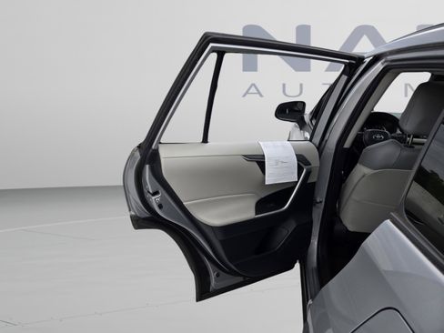 Used 2019 Toyota RAV4 XLE Premium FWD image 28