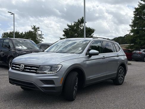 Used 2020 Volkswagen Tiguan SE w/ Panoramic Sunroof Package FWD image 8