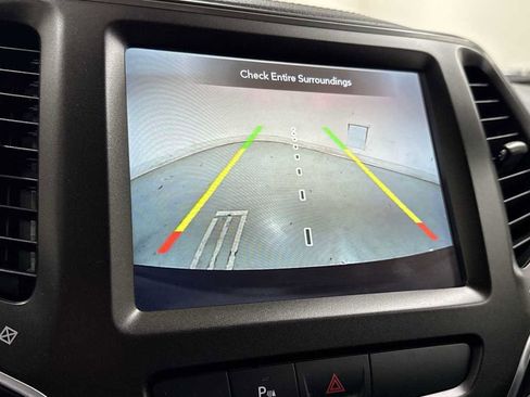 Used 2020 Jeep Cherokee Trailhawk w/ Cold Weather Group image 19