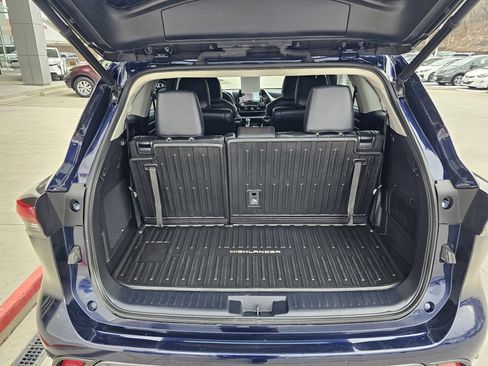 Used 2021 Toyota Highlander Limited image 7