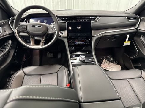 New 2025 Jeep Grand Cherokee L Limited w/ Luxury Tech Group II AWD/4WD image 16