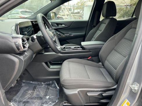 Used 2025 Chevrolet Equinox LT image 23