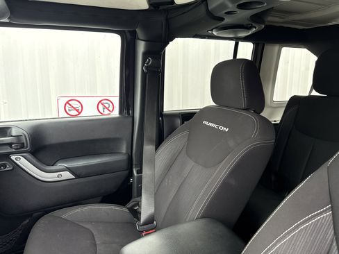 Used 2014 Jeep Wrangler Unlimited Rubicon w/ Connectivity Group image 12