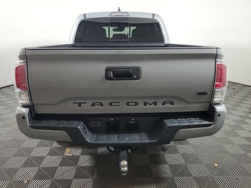 Used 2020 Toyota Tacoma TRD Sport w/ TRD Premium Sport Package AWD/4WD image 5
