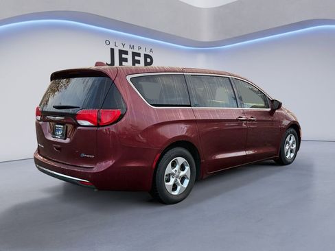 Used 2018 Chrysler Pacifica Touring Plus image 6