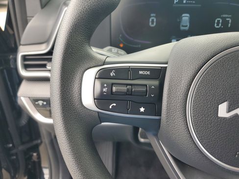 Used 2025 Kia Sportage LX image 20