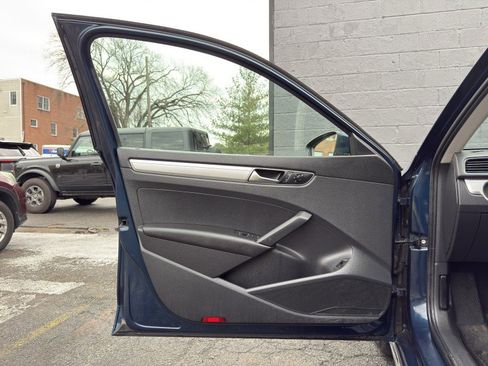 Used 2018 Volkswagen Passat 2.0T S image 10