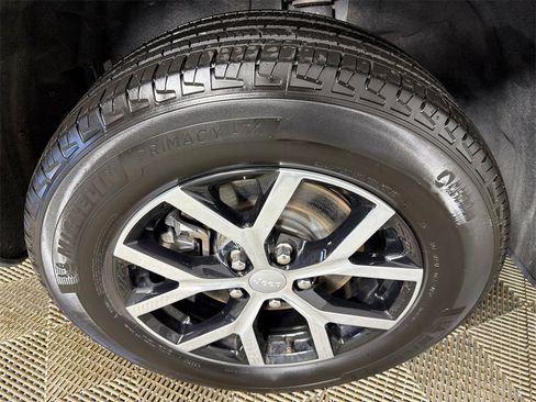 Used 2024 Jeep Grand Cherokee L Limited w/ Luxury Tech Group II image 19