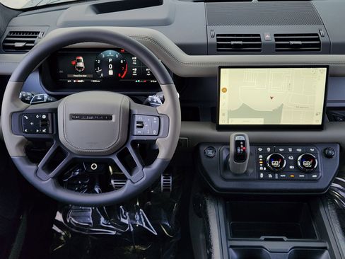 Certified 2025 Land Rover Defender 110 image 29