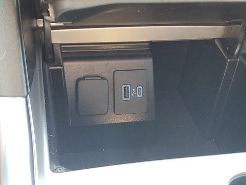 Used 2023 Ford Explorer XLT w/ Equipment Group 202A AWD/4WD image 32