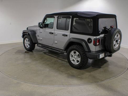 Used 2018 Jeep Wrangler Unlimited Sport S image 3