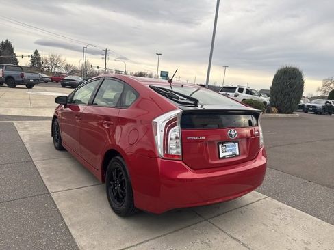 Used 2014 Toyota Prius Two image 8