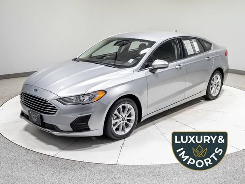 Used 2020 Ford Fusion SE FWD image 1