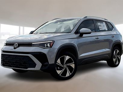 Certified 2025 Volkswagen Taos SE w/ Panoramic Sunroof Package