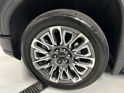 Used 2023 GMC Sierra 1500 Denali Ultimate image 9