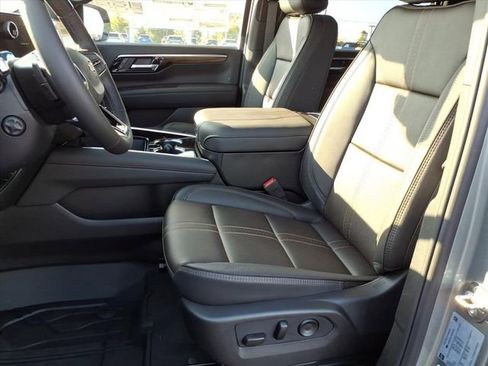 New 2026 Chevrolet Suburban High Country w/ Sun And Tow Package AWD/4WD image 6