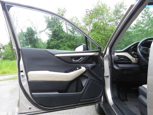 Used 2020 Subaru Outback Premium AWD/4WD image 9