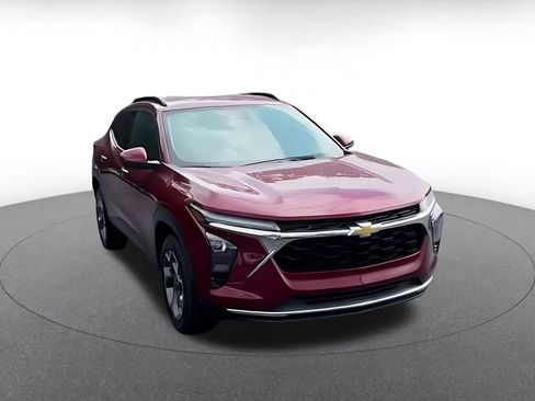 Used 2025 Chevrolet Trax LT w/ LT Convenience Package FWD image 14