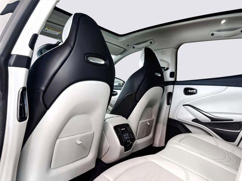 Used 2024 Aston Martin DBX 707 image 41