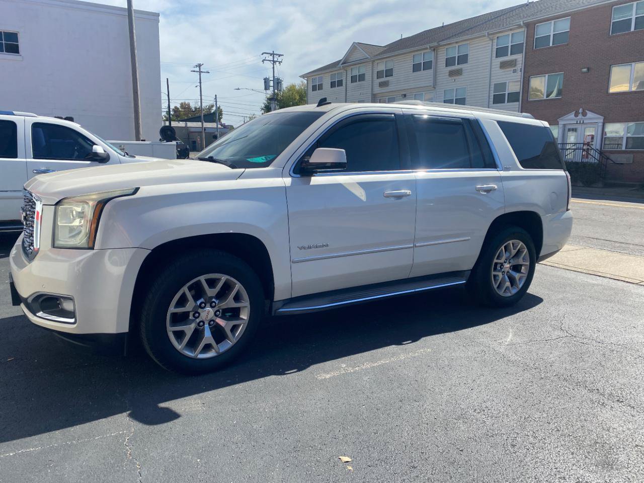 Used 2015 GMC Yukon SLT w/ Open Road Package AWD/4WD image 1