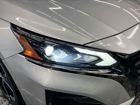 Used 2023 Nissan Altima 2.5 SR w/ SR Premium Package image 28