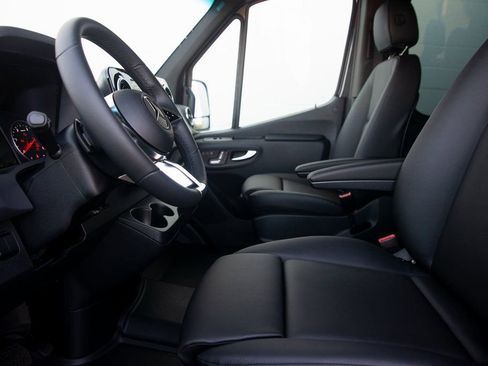 New 2025 Mercedes-Benz Sprinter 2500 image 25