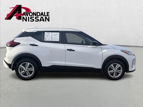Certified 2025 Nissan Kicks Play S image 8