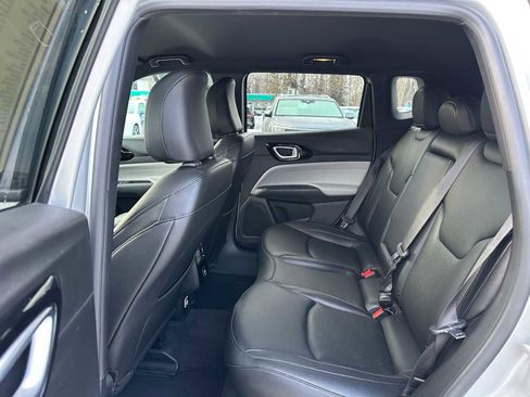 Used 2024 Jeep Compass Limited image 16