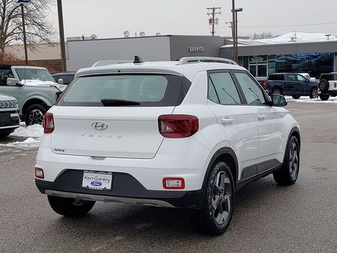 Used 2020 Hyundai Venue SEL w/ Convenience + Premium Package image 5